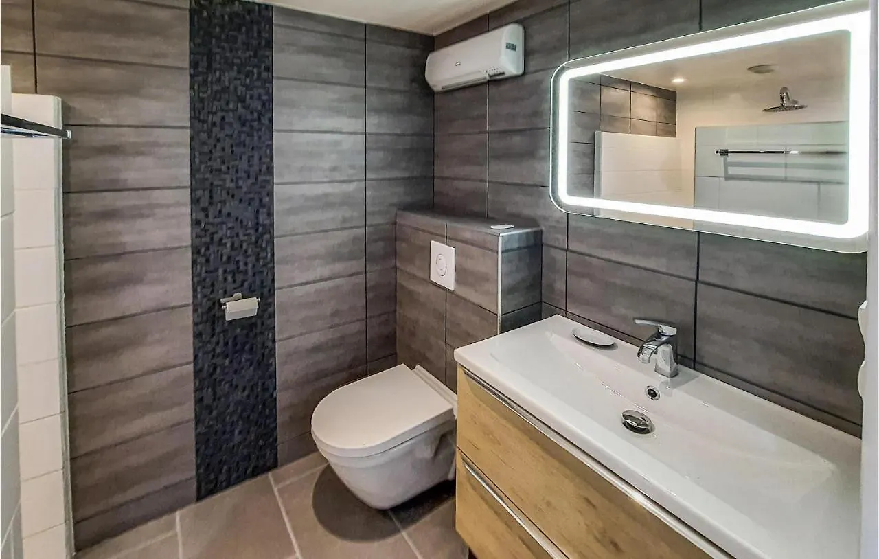 5 Bedroom Stunning Home In Kerlouan Frankreich