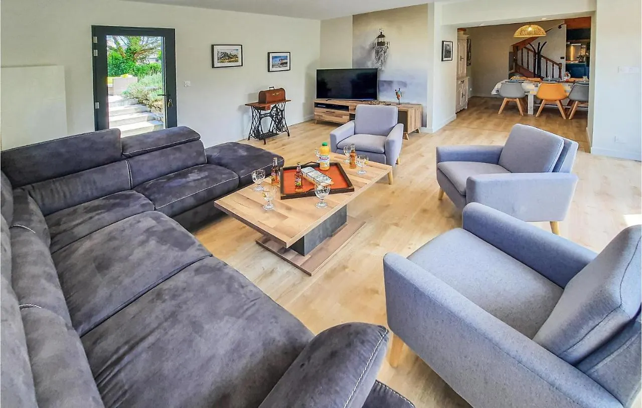 5 Bedroom Stunning Home In Kerlouan 0*,  Frankreich