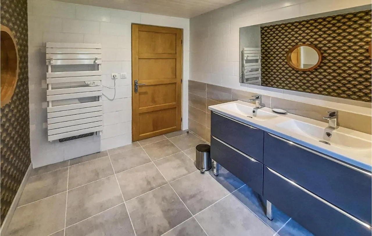 5 Bedroom Stunning Home In Kerlouan 0*,  Frankreich